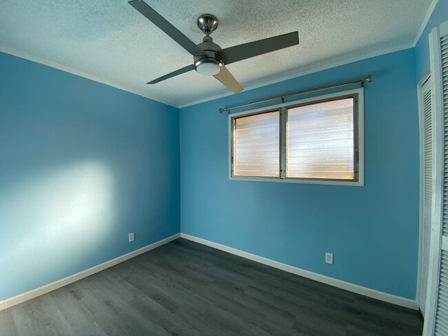 Building Photo - 98-1387-1387 Nola St