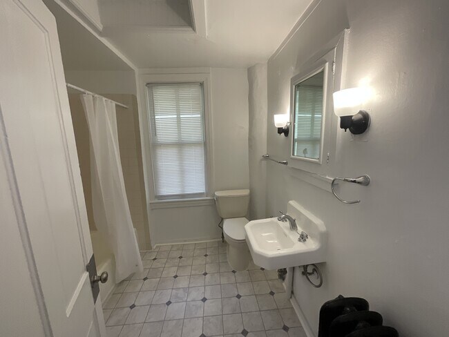 Building Photo - 573 W Princess St