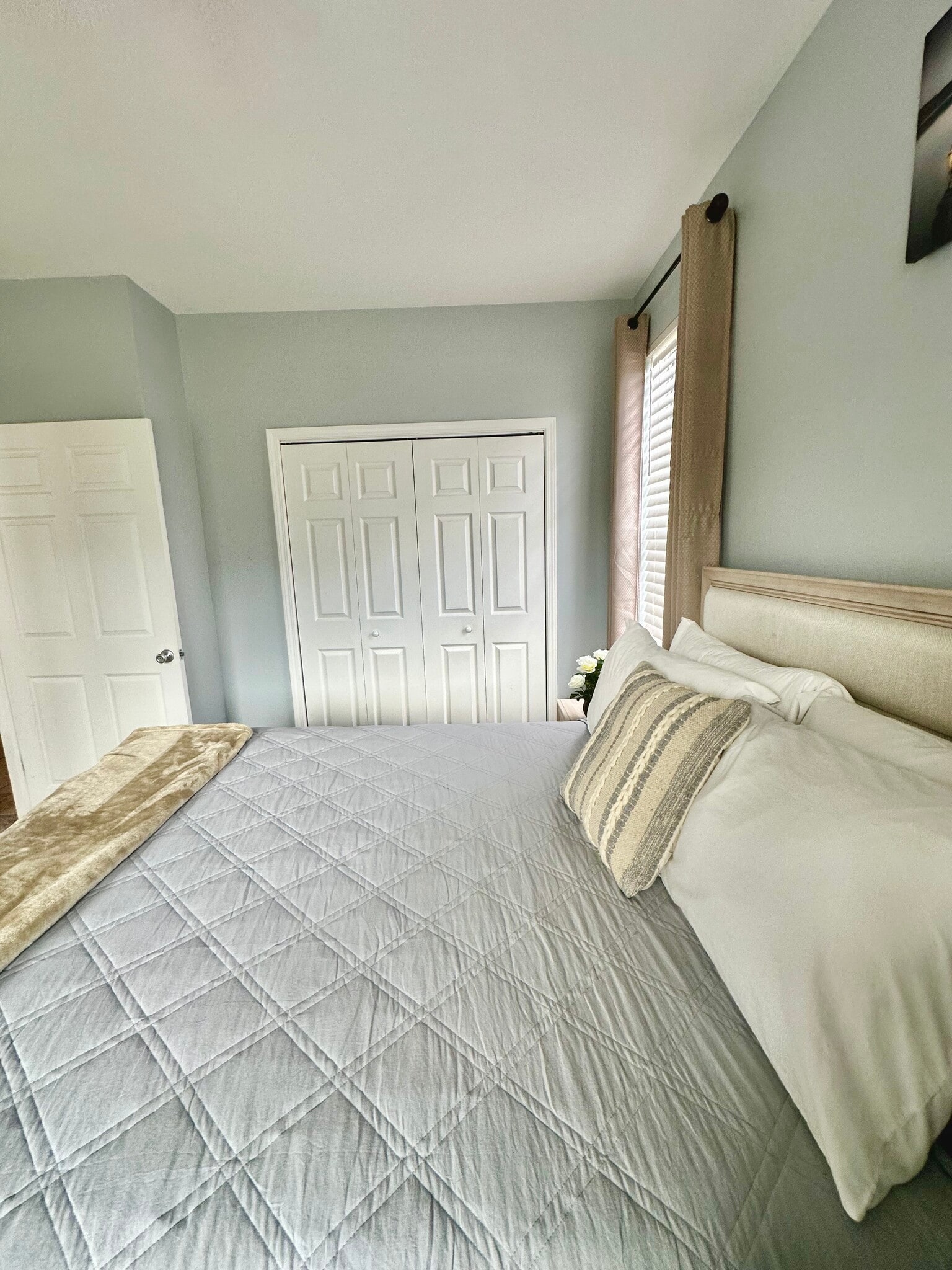 Building Photo - 1286 River Oaks Dr