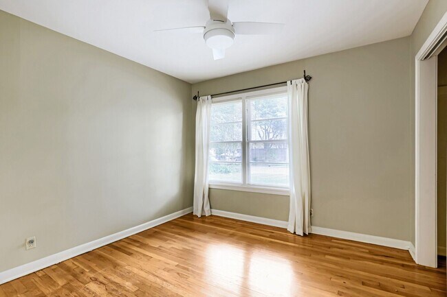 Building Photo - 1402 Cullen Ave