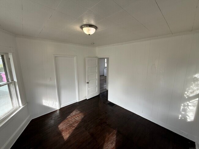 Building Photo - 174 Brentwood Ave