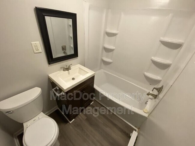 Building Photo - 114-116 Loch Lane Drive Apt 8