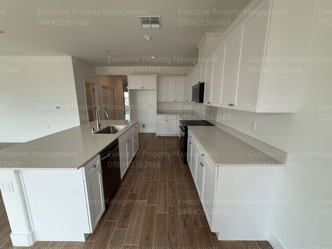 Building Photo - Newly constructed 3 bedroom/ 3 bathroom ho...