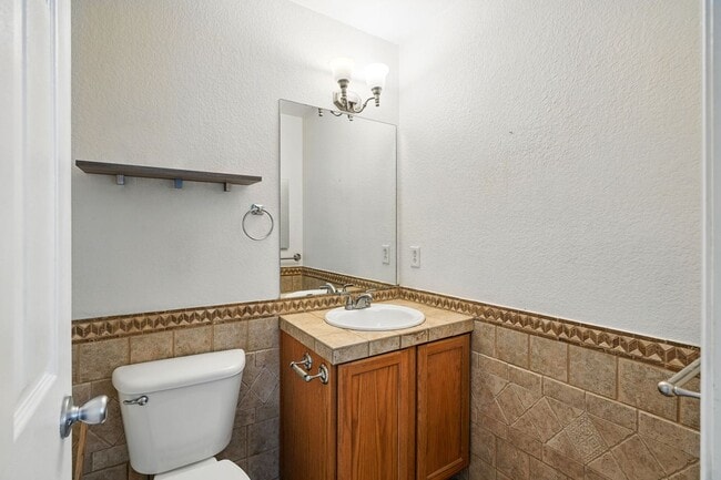 Building Photo - Updated Home in Sunnyside!