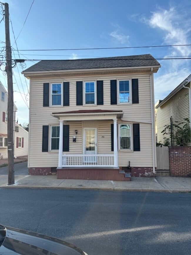 Building Photo - 3 Bedroom 1.5 Bathroom Available in Manheim!