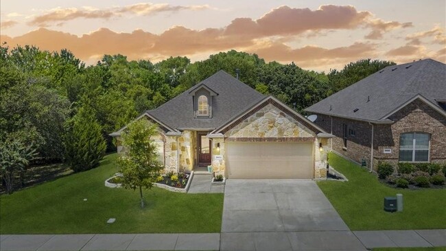 Building Photo - 2025 Lake Vista Dr