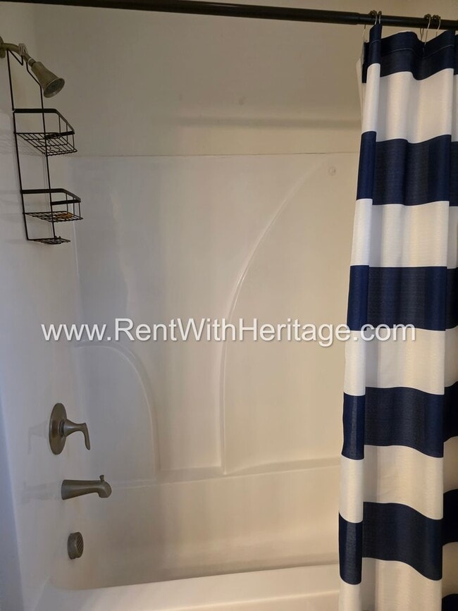 Building Photo - Amazing 5 Bedroom/ 3 Bath Home in Sweetwater, a Swim Tennis Community/ Attention to Detail / Grea...