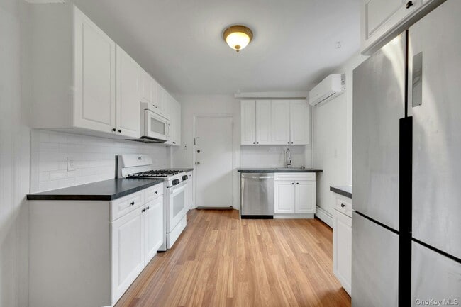Building Photo - 437 Warburton Ave
