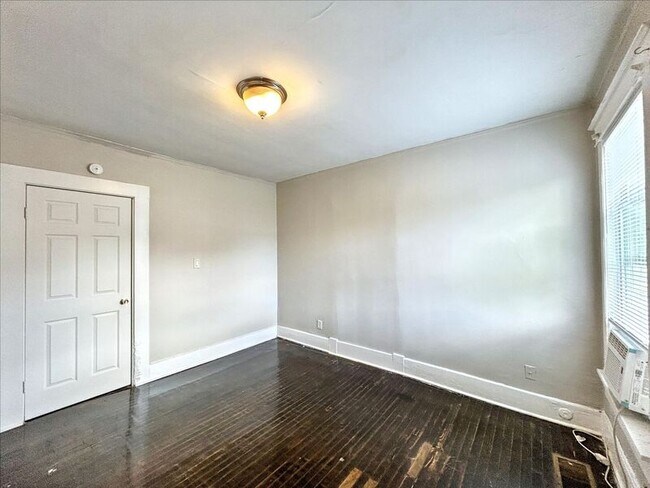 Building Photo - 180 Clark Pl