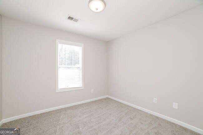 Building Photo - 5725 Newnan Cir