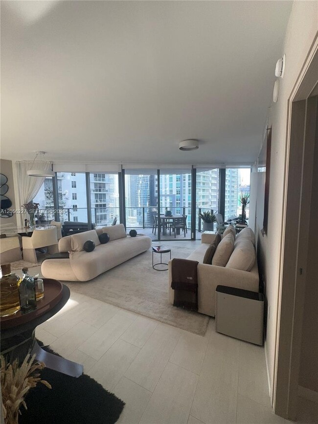 Building Photo - 1000 Brickell Plaza