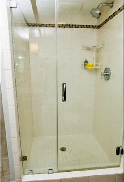 Shower - 800 Brazos St