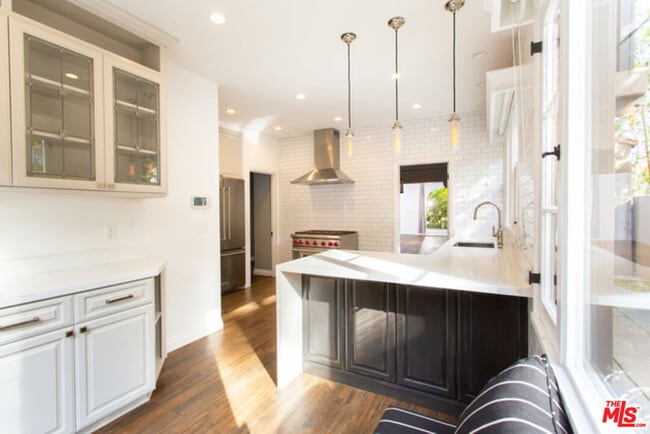 Building Photo - 153 N Arnaz Dr