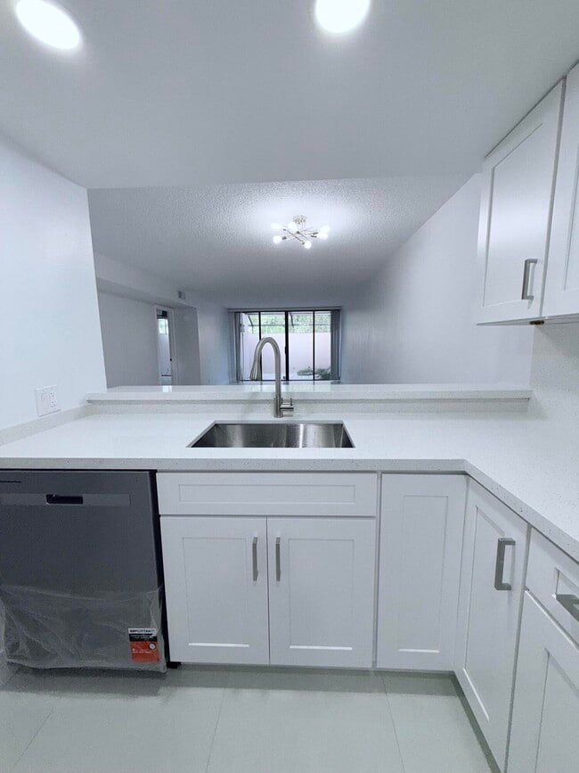 Building Photo - 1041 NW 124th Ave