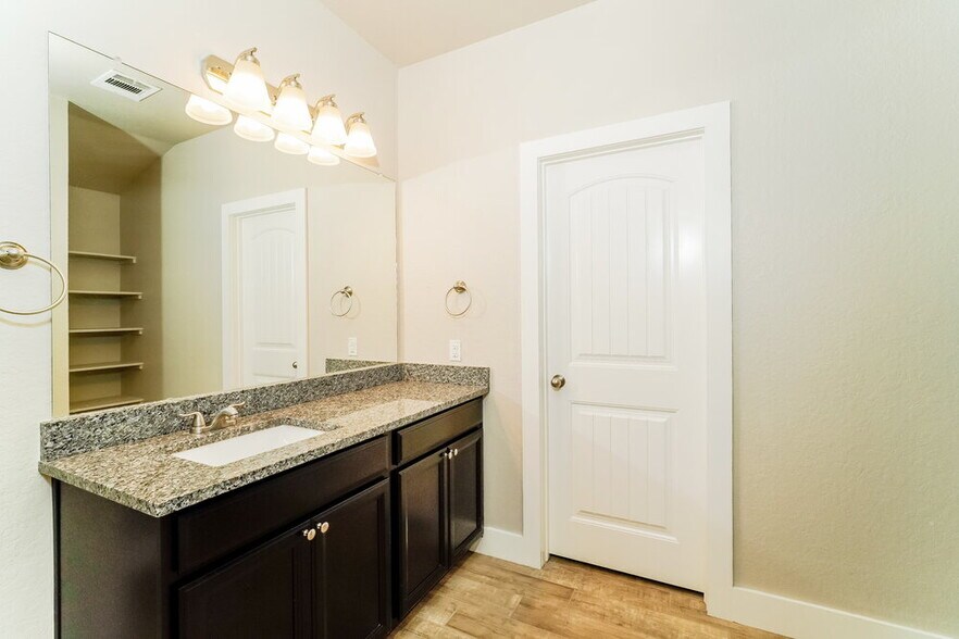 Building Photo - 1545 Birmingham Dr