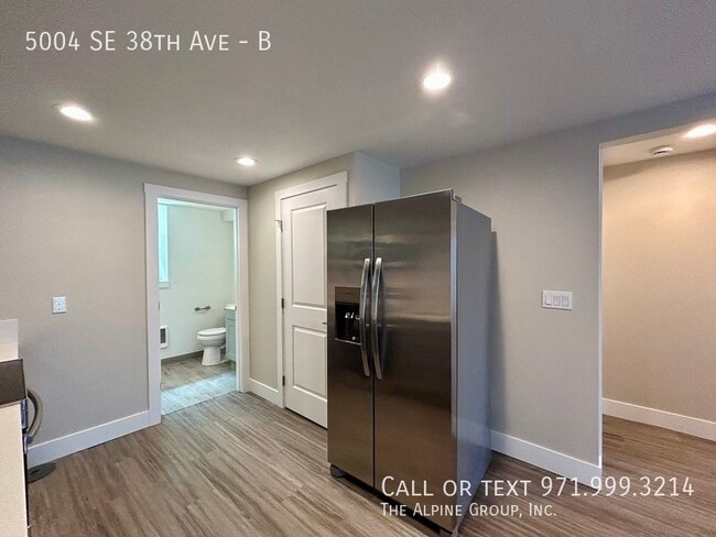 Building Photo - 5004 SE 38th Ave