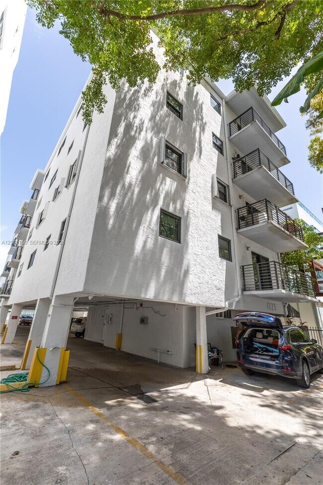Building Photo - 1225 West Ave