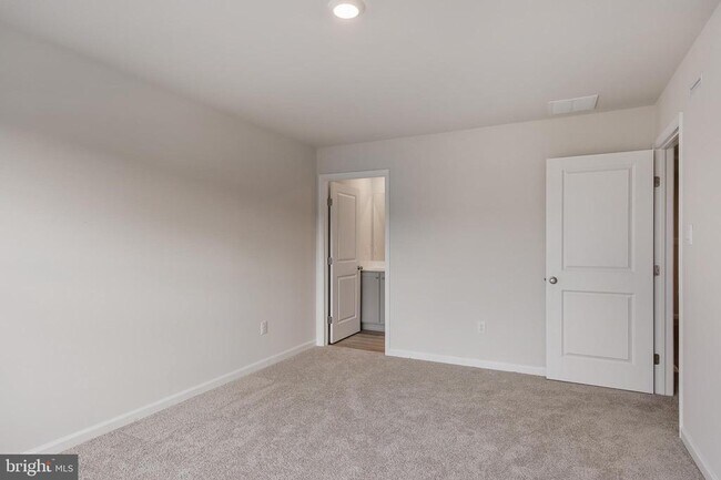 Building Photo - 69 Alexander Wy