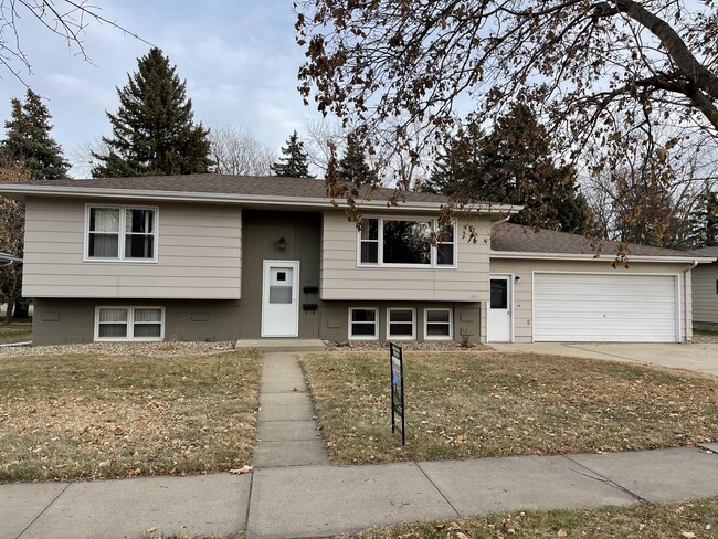 Primary Photo - 608 S Anderson St