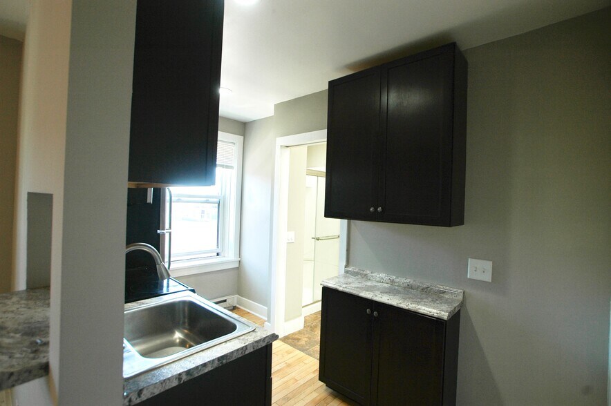 kitchen, door to bath - 108 King St