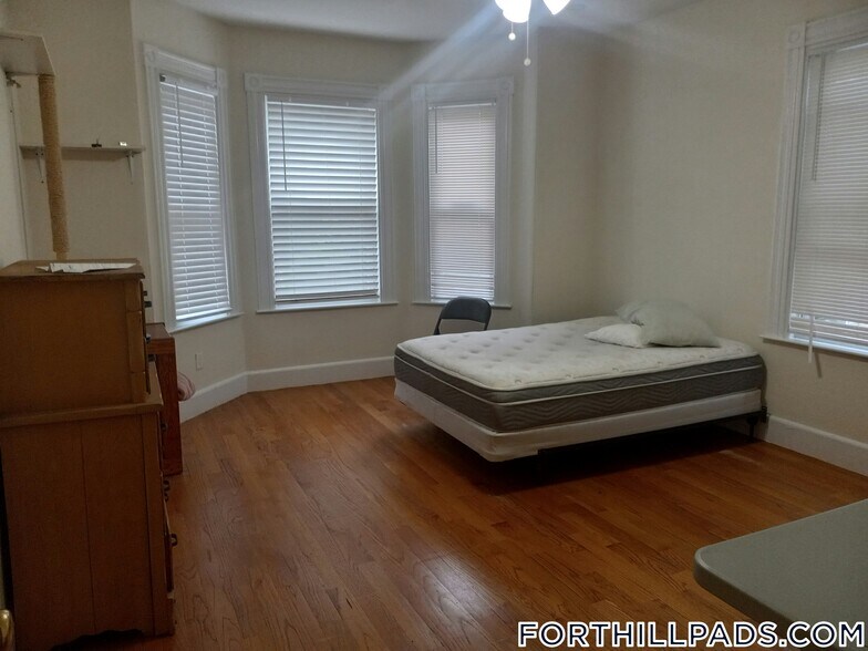 Building Photo - 190 Highland St