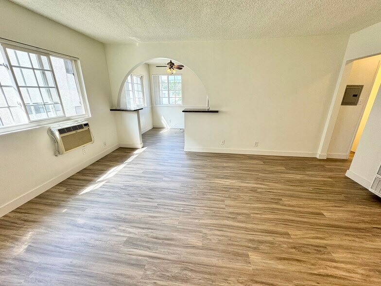 Building Photo - 3631 Midvale Ave