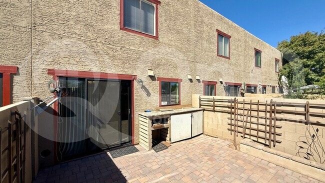 Building Photo - 2724 W McLellan Blvd