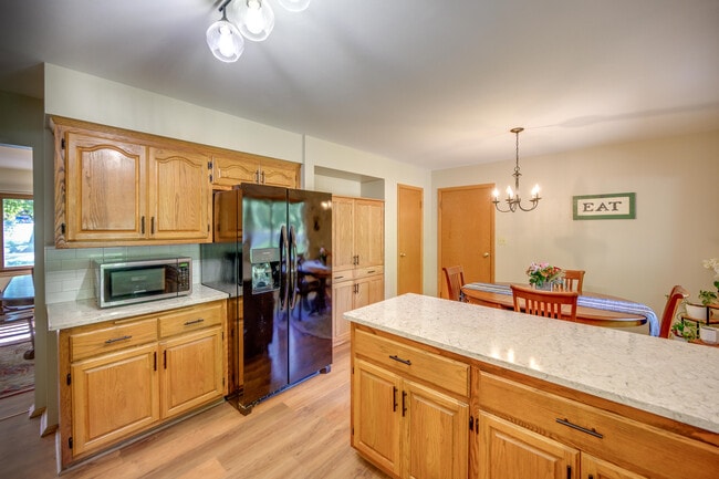 Building Photo - 2820 St James Ln