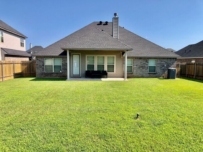 Building Photo - 824 Abita Chase