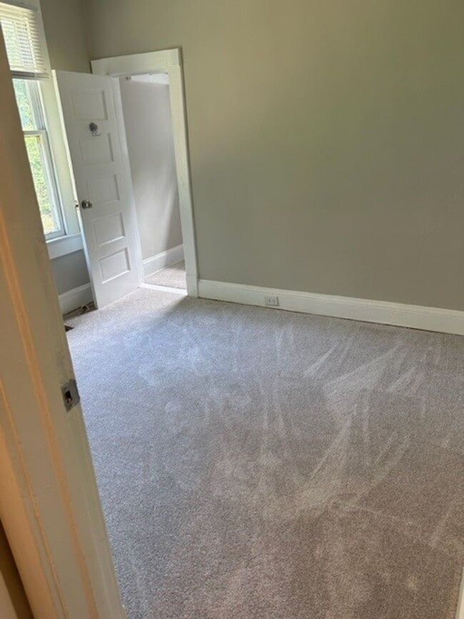 Building Photo - Two Bedroom House