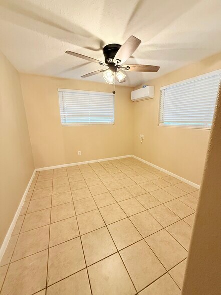 Building Photo - 128 Weisenberger Dr