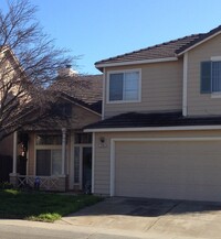 Building Photo - 4 bedroom 3 bath house located in Yuba City