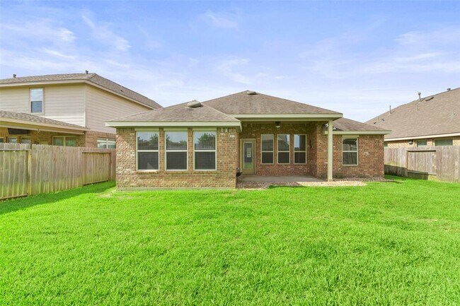 Building Photo - 15606 Kensington Bluff