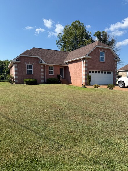 Building Photo - 205 Queens Ln Ct