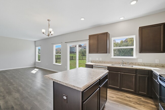 Building Photo - Spacious 4 Bedroom, 2.5 Bathroom home in Morrow, OH!