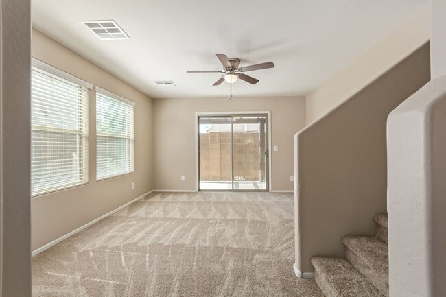 Building Photo - Welcome Home 3B/2BA in Lyons Gate!