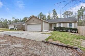 Building Photo - Private and Secluded 3BR/2  bath Home