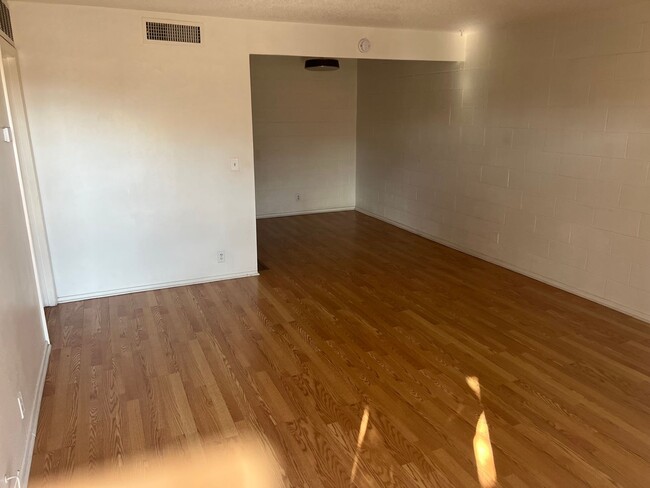 Building Photo - 1 Bedroom 1 Bath In Central Las Vegas