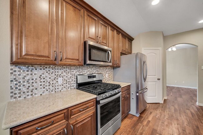 Building Photo - 3005 Gardencrest Ln