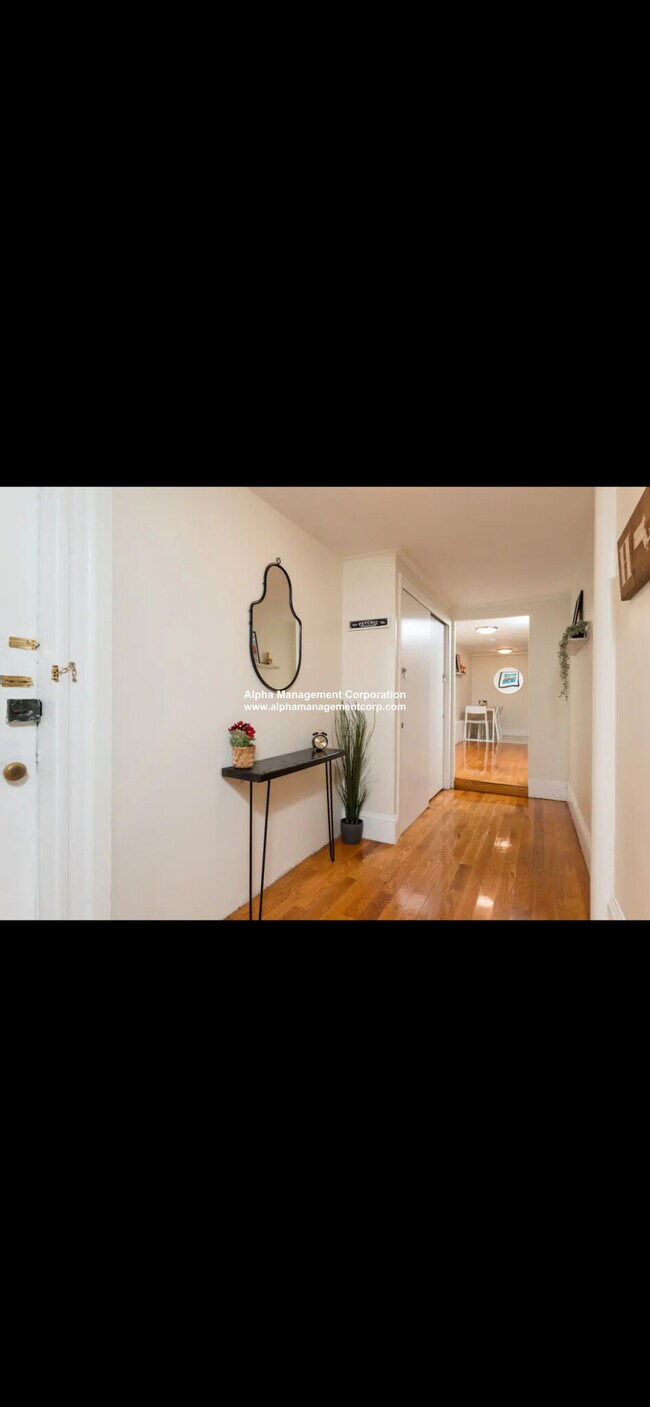 Building Photo - 208 Winthrop Rd