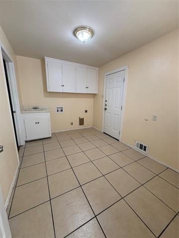Building Photo - 615 Oak Forest Dr