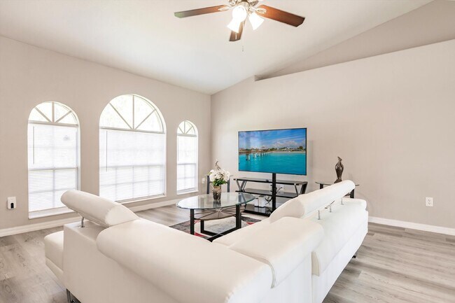 Building Photo - "Charming 3-Bedroom Home with 2 Full Baths and Spacious 2537 Sq Ft in North Port, FL!"