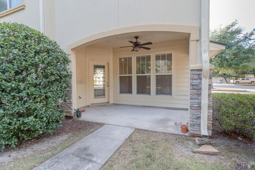 Building Photo - 8000 Stonelake Ave