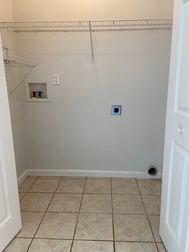Building Photo - Single-Family Home in Branson