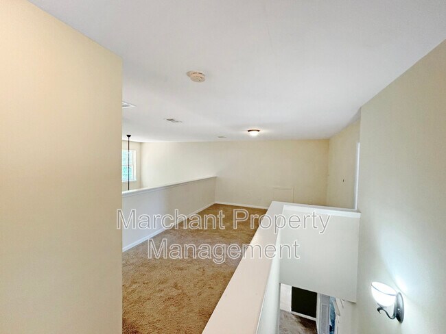 Building Photo - 304 Horsepen Way