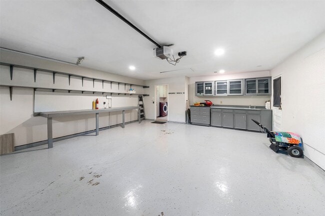 Building Photo - 1912 Foxtail Pl