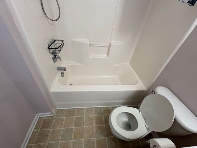 Building Photo - Cozy Living