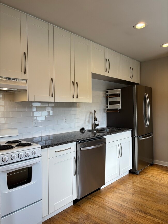 Building Photo - 157 Judd St