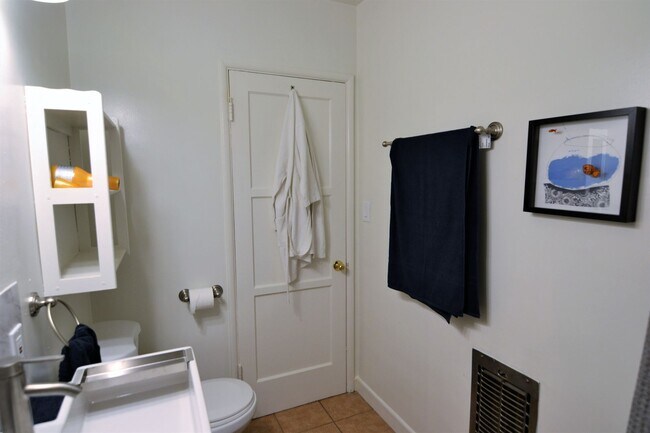 Building Photo - 12423 Chandler Blvd