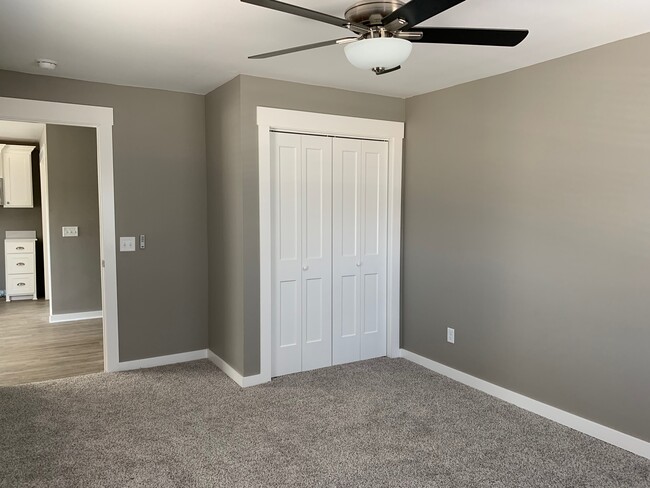 Bedroom Walk in closet - 400 E Twin Springs St